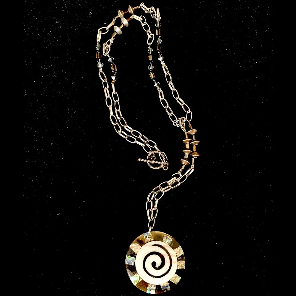 Vintage Abalone / Mother of Pearl Inlay Spiral Pendant Necklace - Picture 4 of 5